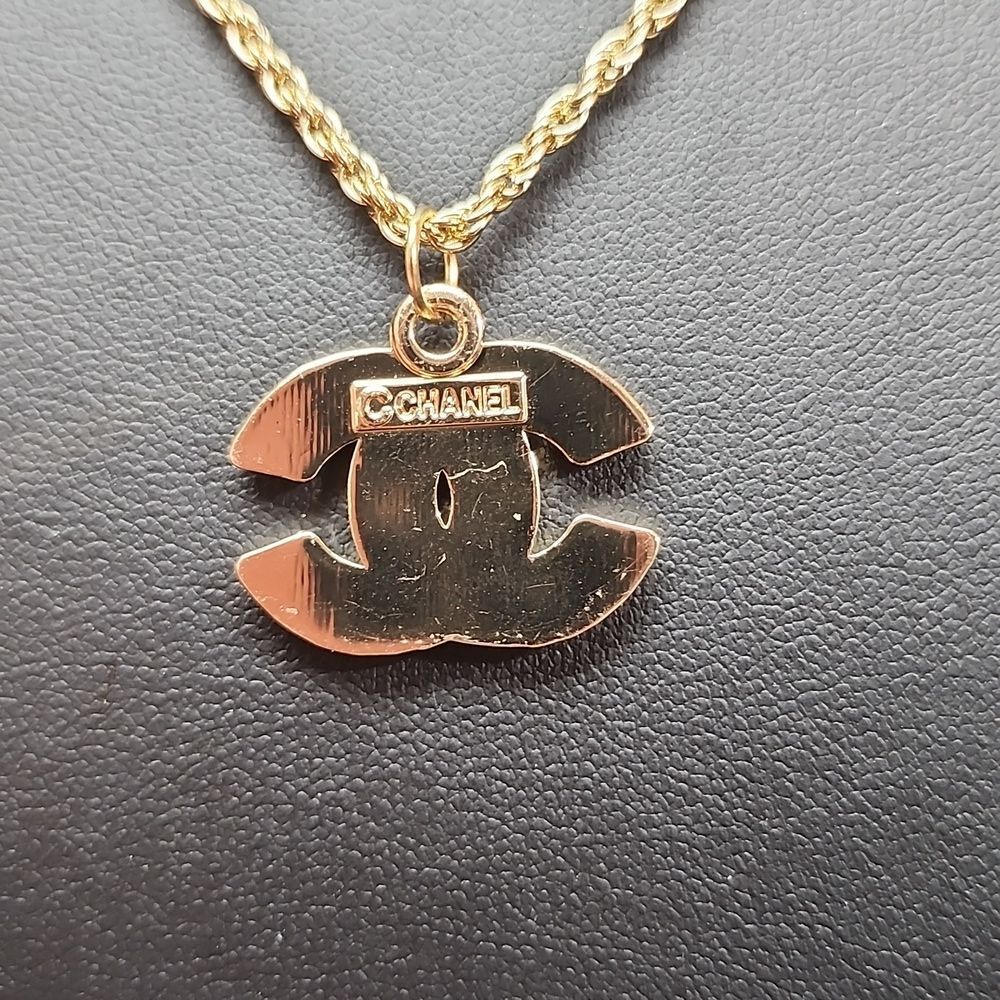 Repurposed Charm On 21" Unbranded Chain - Picture 6 of 6